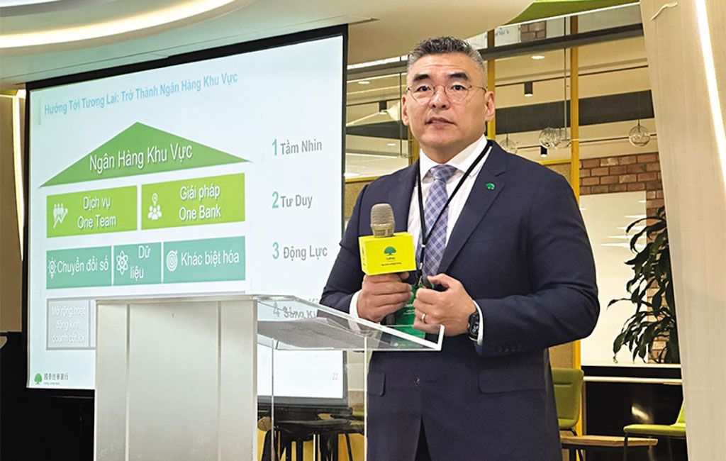 cathay united bank ifc mo khong gian cho dong von quoc te (2)